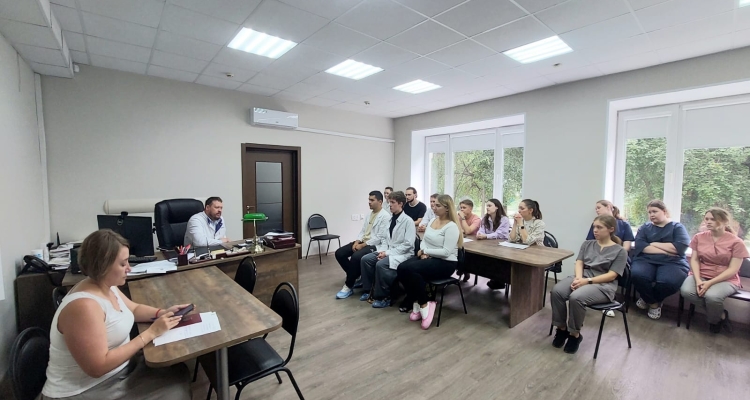 Главный врач Первоуральской больницы встретился со студентами-целевиками