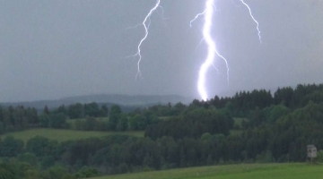 В Красноярском крае в тургруппу ударила молния, убив туристку