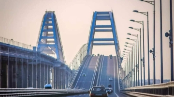 Первые автомобили поехали по Крымскому мосту после теракта