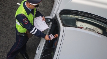 Житель Владивостока разбил 20 припаркованных автомобилей