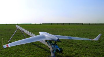 Беспилотник попал в здание бизнес-центра в Москве