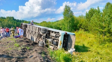 В Кемеровской области опрокинулся автобус с 40 пассажирами