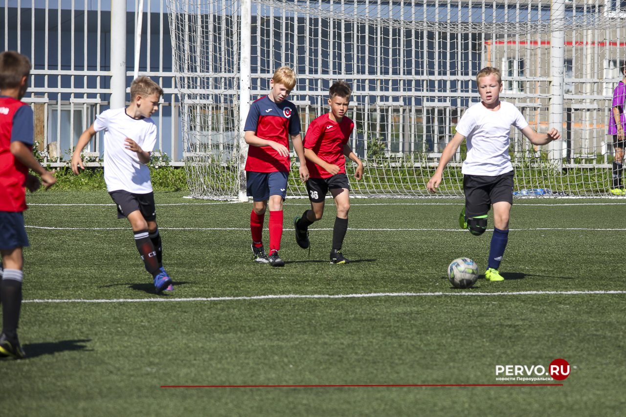 Первоуральцы отметили День физкультурника. Фотографии