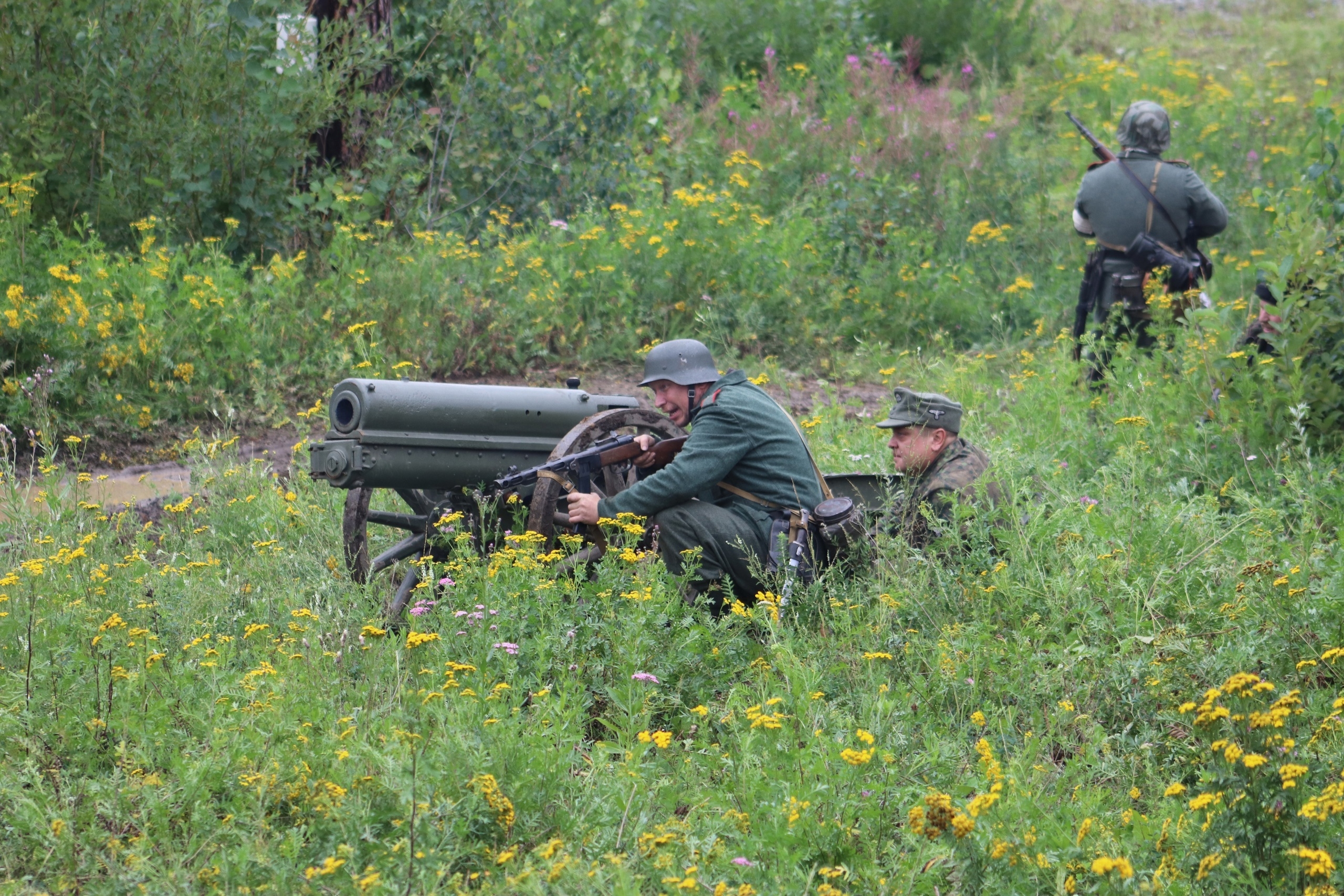 Реконструкцию одного из сражений ВОВ провели участники фестиваля «Уральская броня»