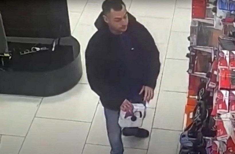 Первоуральца, который украл джойстик и спрятав в штаны, нашли