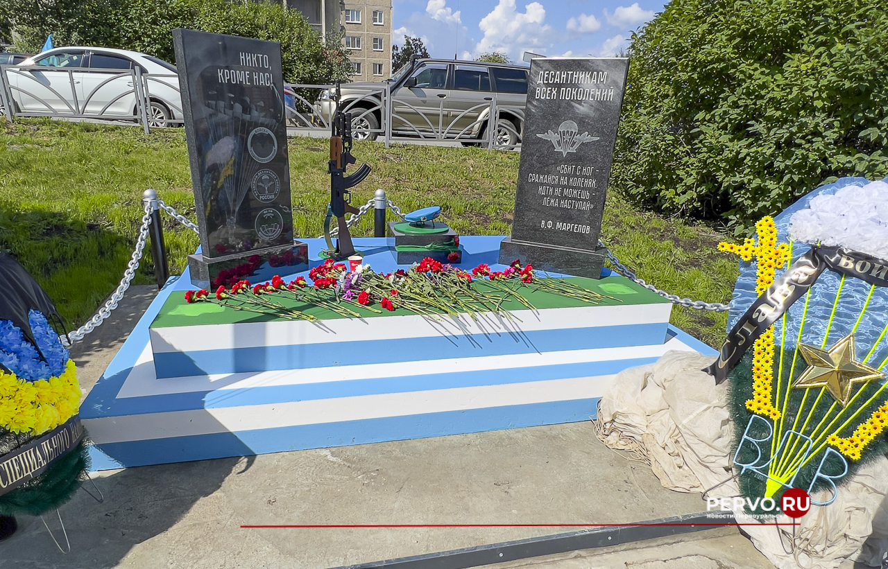 «Крылатая пехота» открыла памятный знак в сквере боевой славы