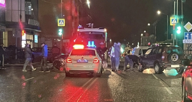 В центре Первоуральска произошло жуткое ДТП. Видео