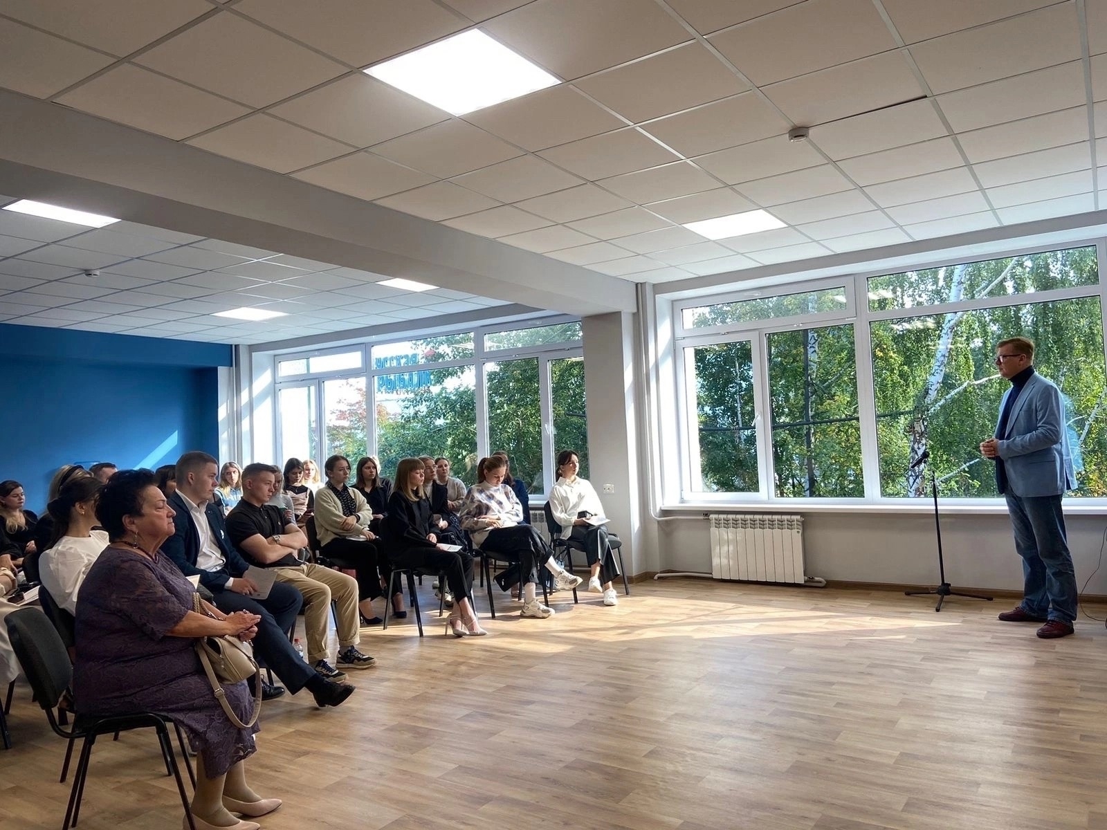 ??? Глава Первоуральска встретился c молодыми педагогами