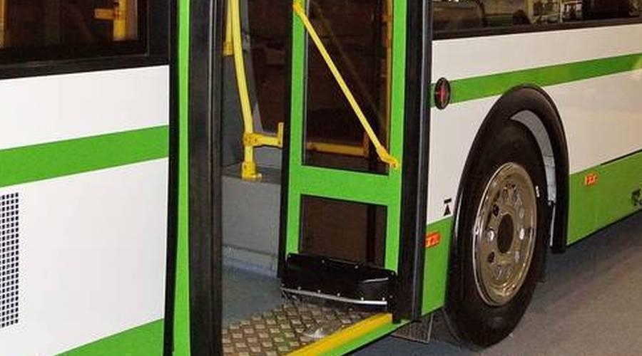 В Первоуральске из автобуса №3 выпала женщина