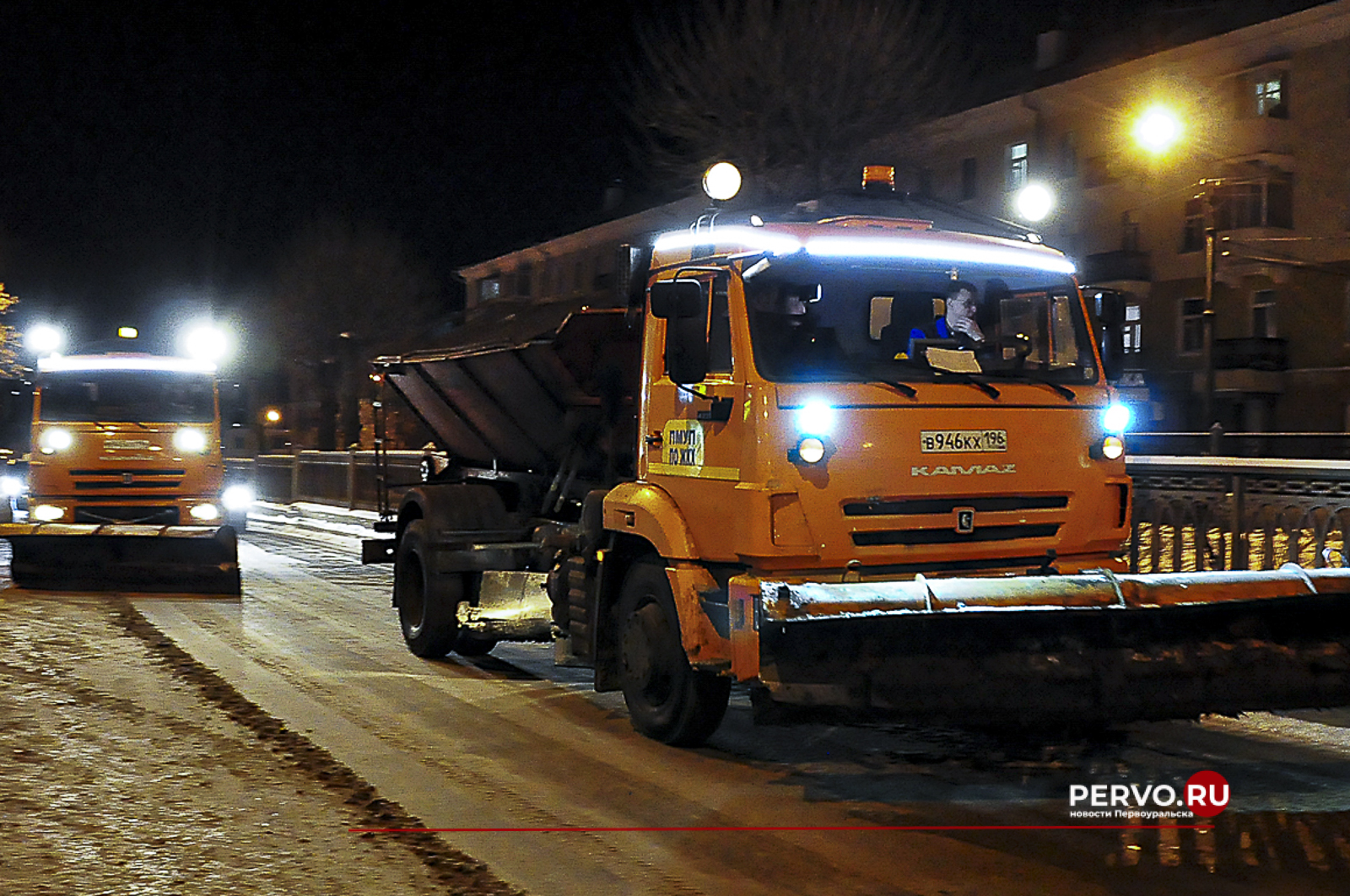 Городские дорожные службы работают в круглосуточном режиме | 30.10.2023 |  Первоуральск - БезФормата