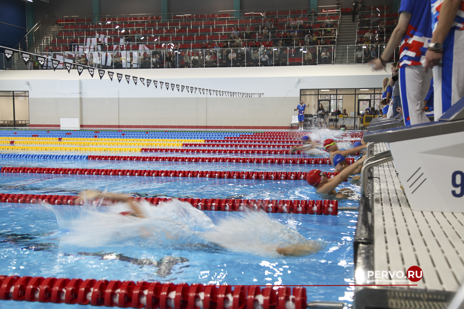 350 участников и 35 заплывов. В ДВВС прошли большие соревнования