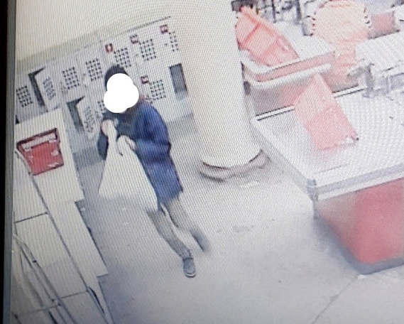 В Первоуральске мальчик нашёл чужую карту и накупил вкусностей