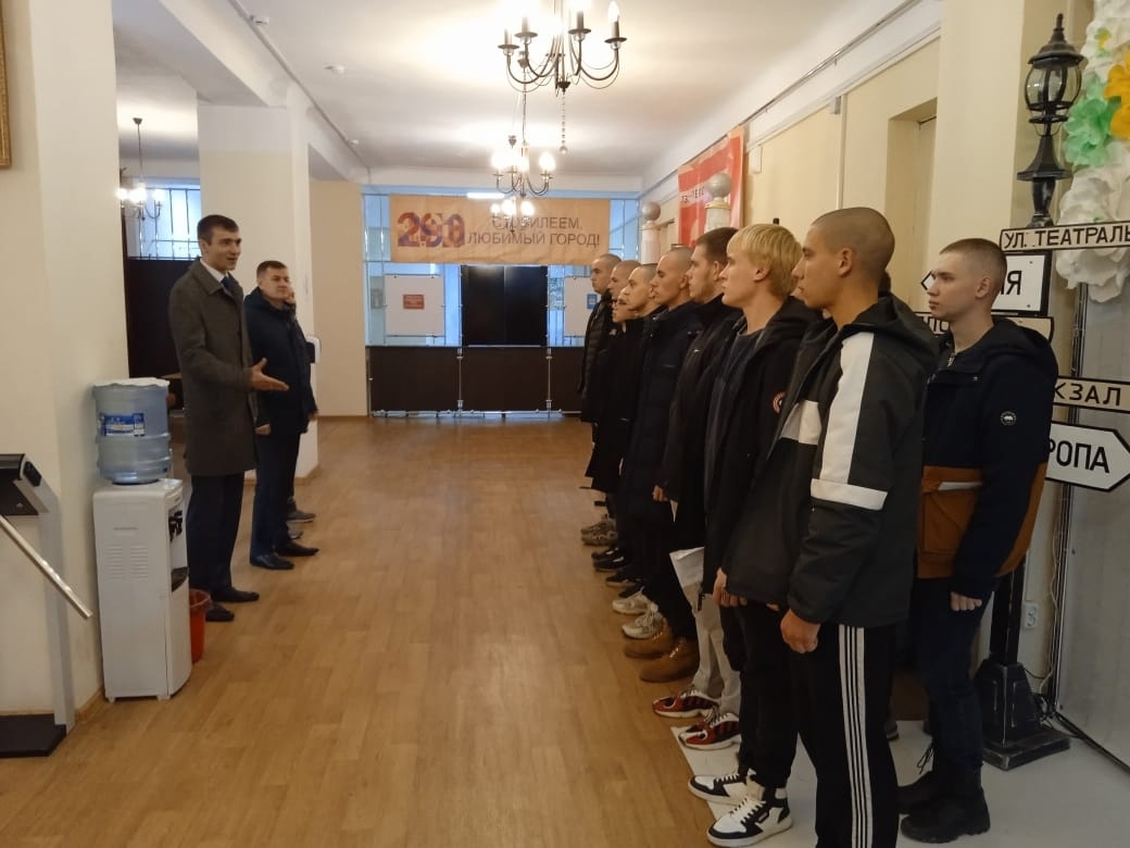 Первых 10 юношей отправили на военную службу по осеннему призыву