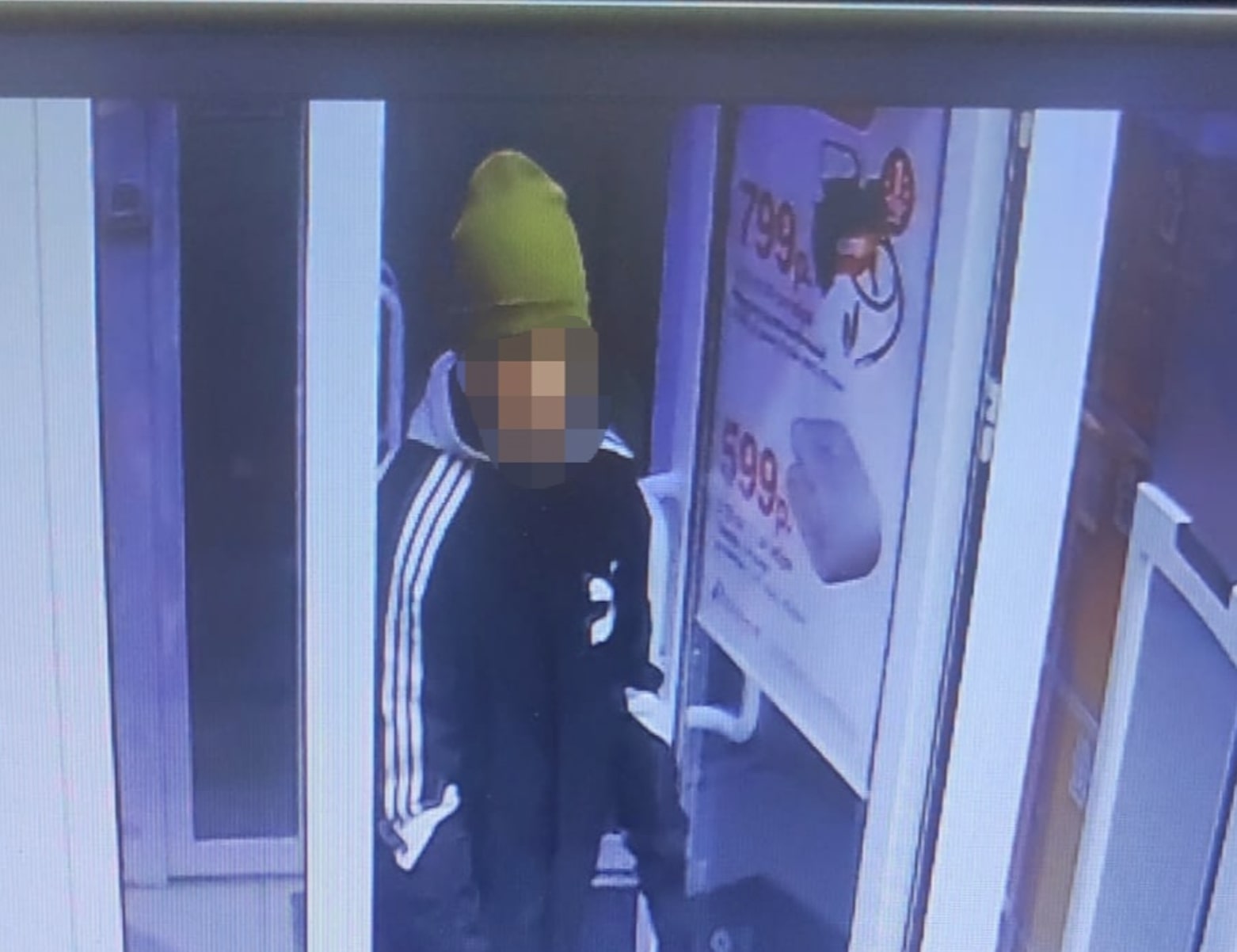 Сотрудники полиции поймали воришку за кражу из торговых объектов