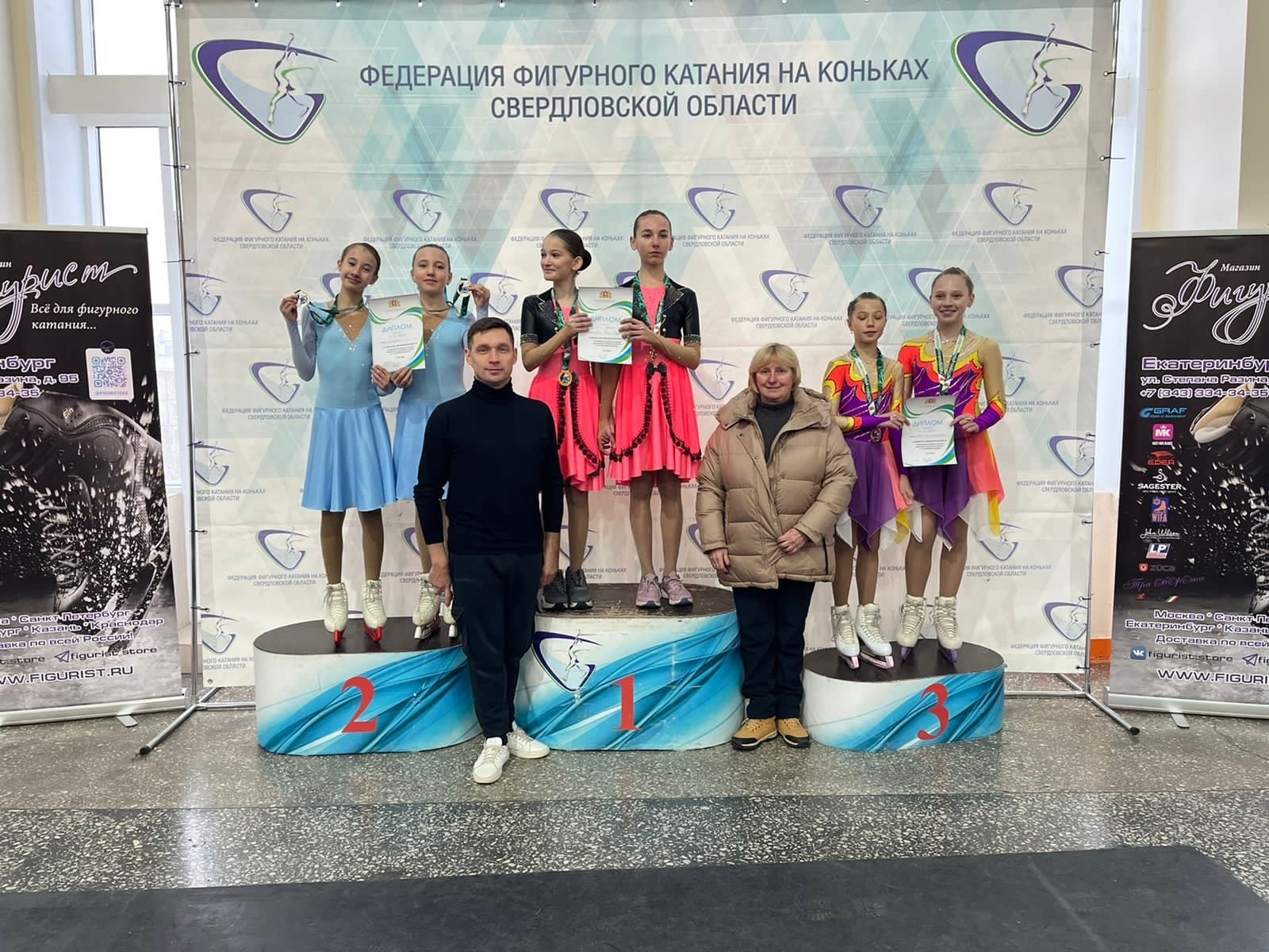 Первоуралочки взяли серебро на Первенство Свердловской области по синхронному катанию