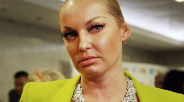 Налоговая заблокировала счета компании Волочковой