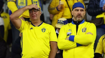 Фанатов не выпускают со стадиона после убийства террористом двух шведских болельщиков