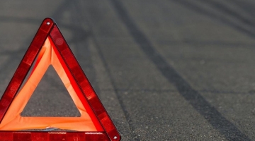 На улице Вайнера автомобиль столкнулся с велосипедистом. Видео