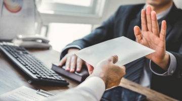 Путин подписал закон о штрафах за навязывание услуг потребителям