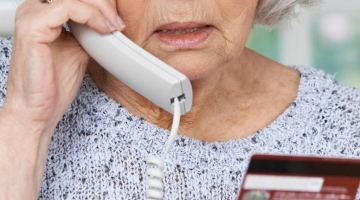 В Госдуме призвали создать горячую линию для защиты пенсионеров от мошенников