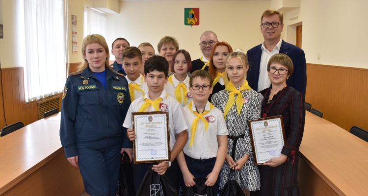 Глава города наградил благодарственными письмами победителей областного конкурса