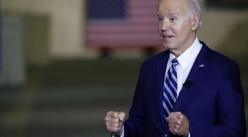 Спикер палаты представителей Джонсон: возраст Байдена опасен для США