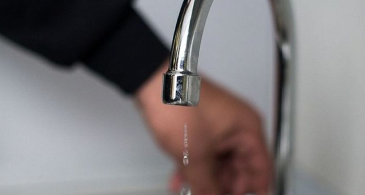 В Первоуральске началась подача воды в дома с постепенным повышением давления