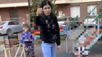 В Краснодаре женщина избила пенсионерку на детской площадке