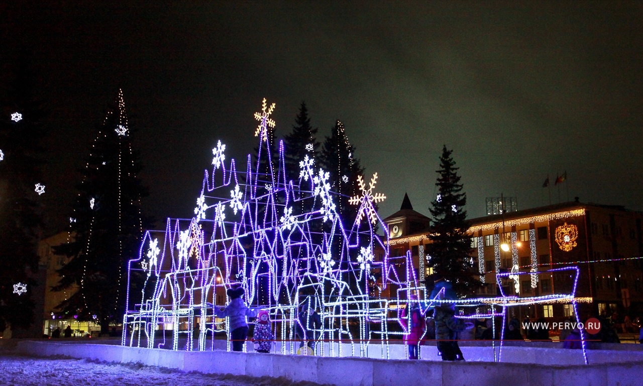 Работы юных жителей украсят город в преддверии Нового года
