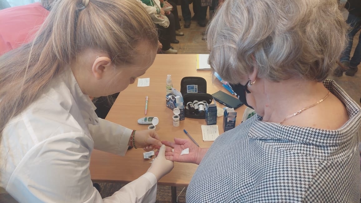 70 первоуральцев проверили свой уровень сахара и холестерина в крови