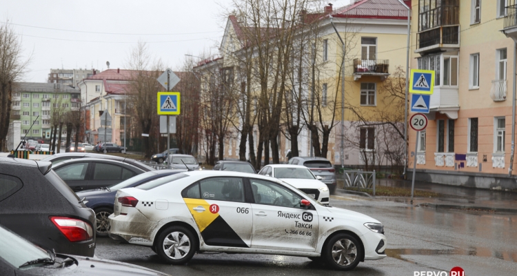 Жители могут пожаловаться на недобросовестных таксистов и каршеринговые службы