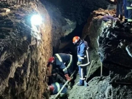 Двое рабочих погибли при ремонте трубопровода