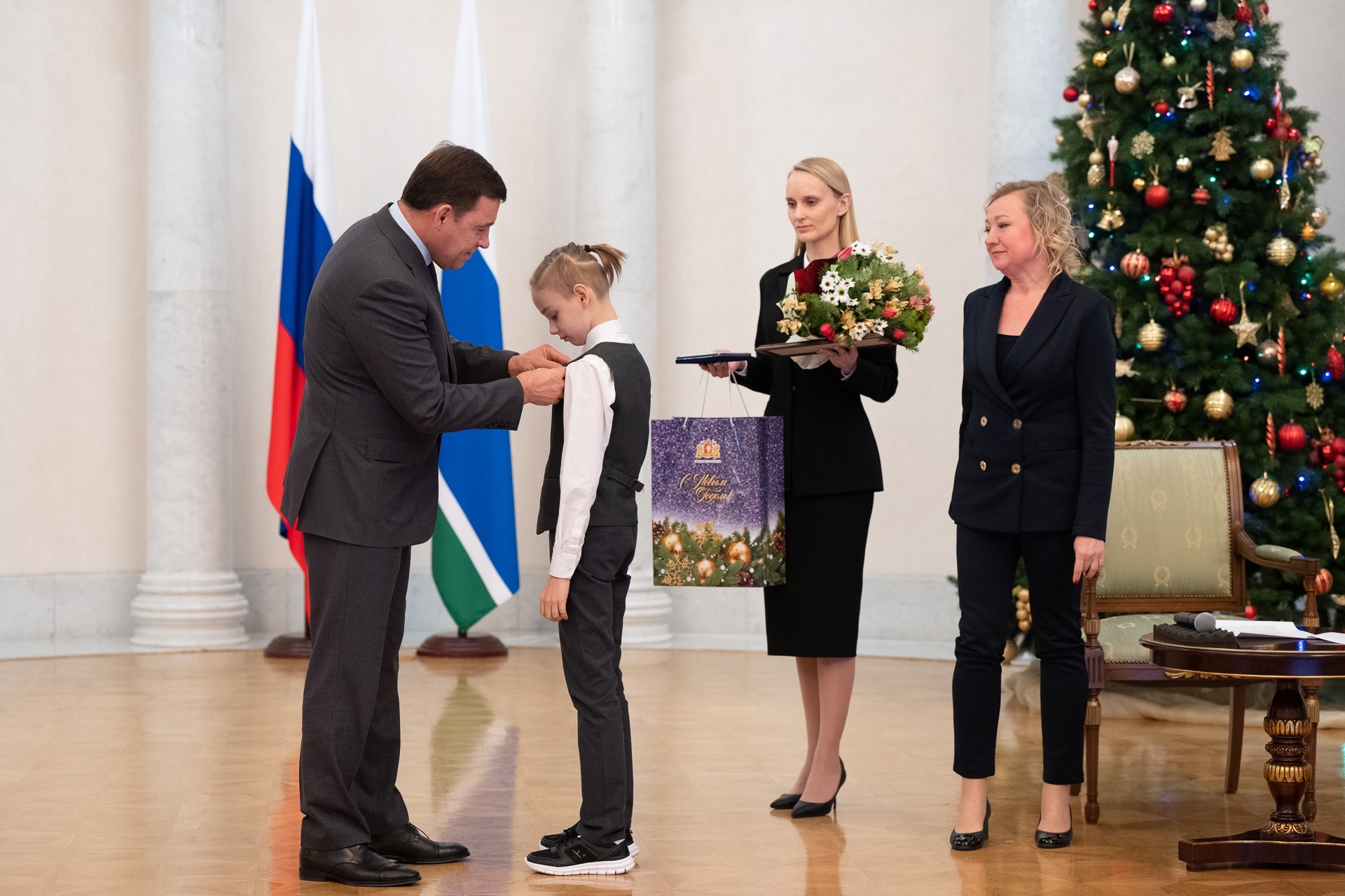 Юному первоуральцу вручили медаль «За проявленное мужество»