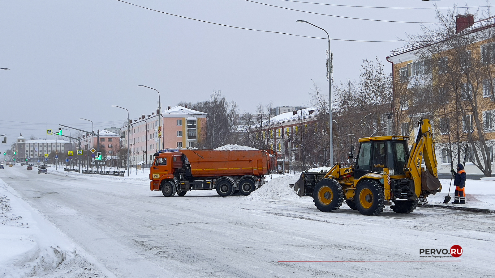 С начала января с улиц города вывезли 20000 кубометров снега ☃️ |  08.01.2024 | Первоуральск - БезФормата