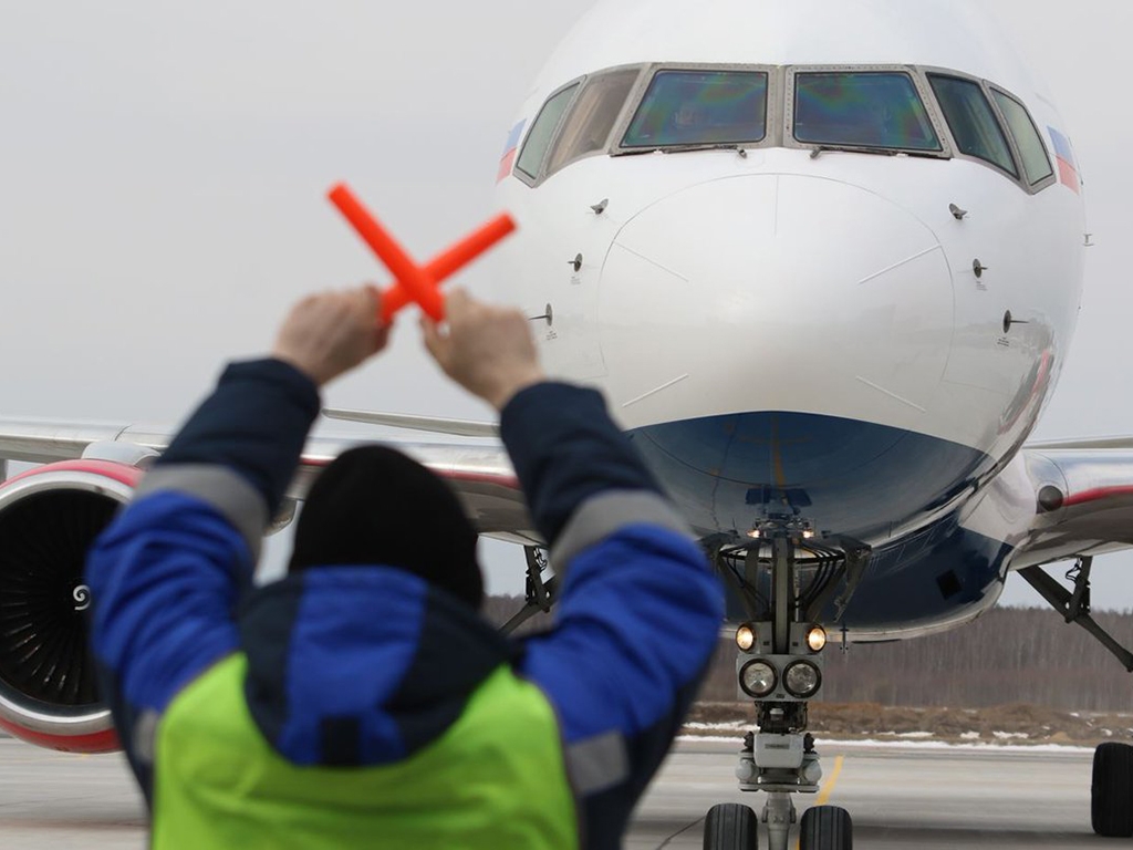 Пьяную дебоширку из Первоуральска сняли с рейса до Шри-Ланки