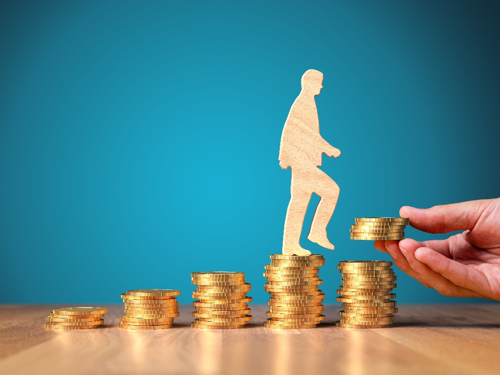 Каждый десятый первоуралец получил повышение и зарплата выросла у каждого третьего