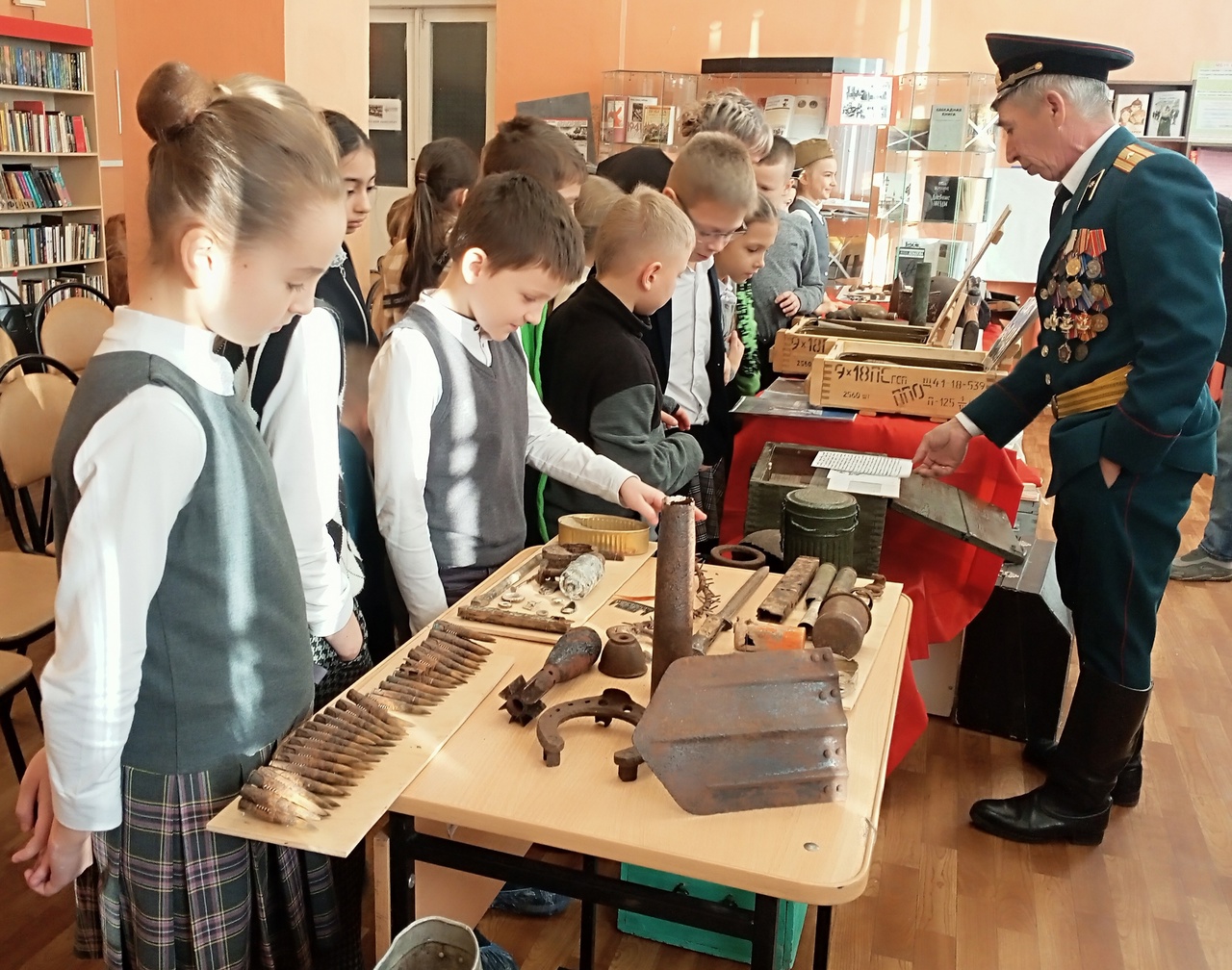 Ветеран ОМВД Владимир Шардаков принял участие в выставке «Живи и помни»