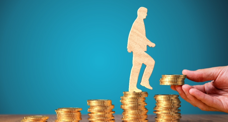 Каждый десятый первоуралец получил повышение и зарплата выросла у каждого третьего