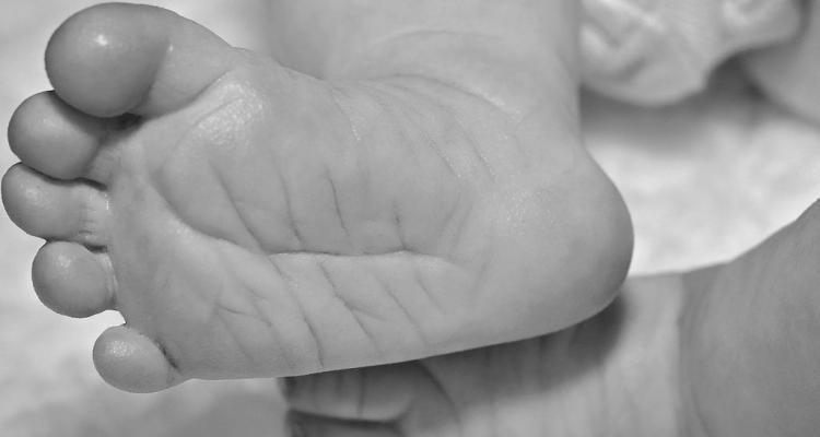 Детский омбудсмен подключился к истории о гибели пятимесячной девочки