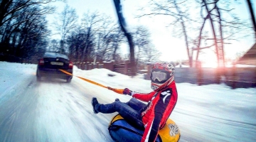 Депутат Хамзаев предложил давать срок за катание на привязанных к авто тюбингах