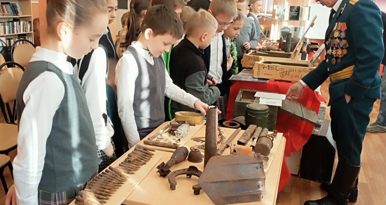 Ветеран ОМВД Владимир Шардаков принял участие в выставке «Живи и помни»