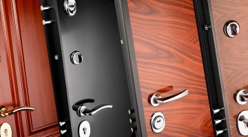 Как выбрать идеальную входную дверь: типы, материалы, особенности монтажа