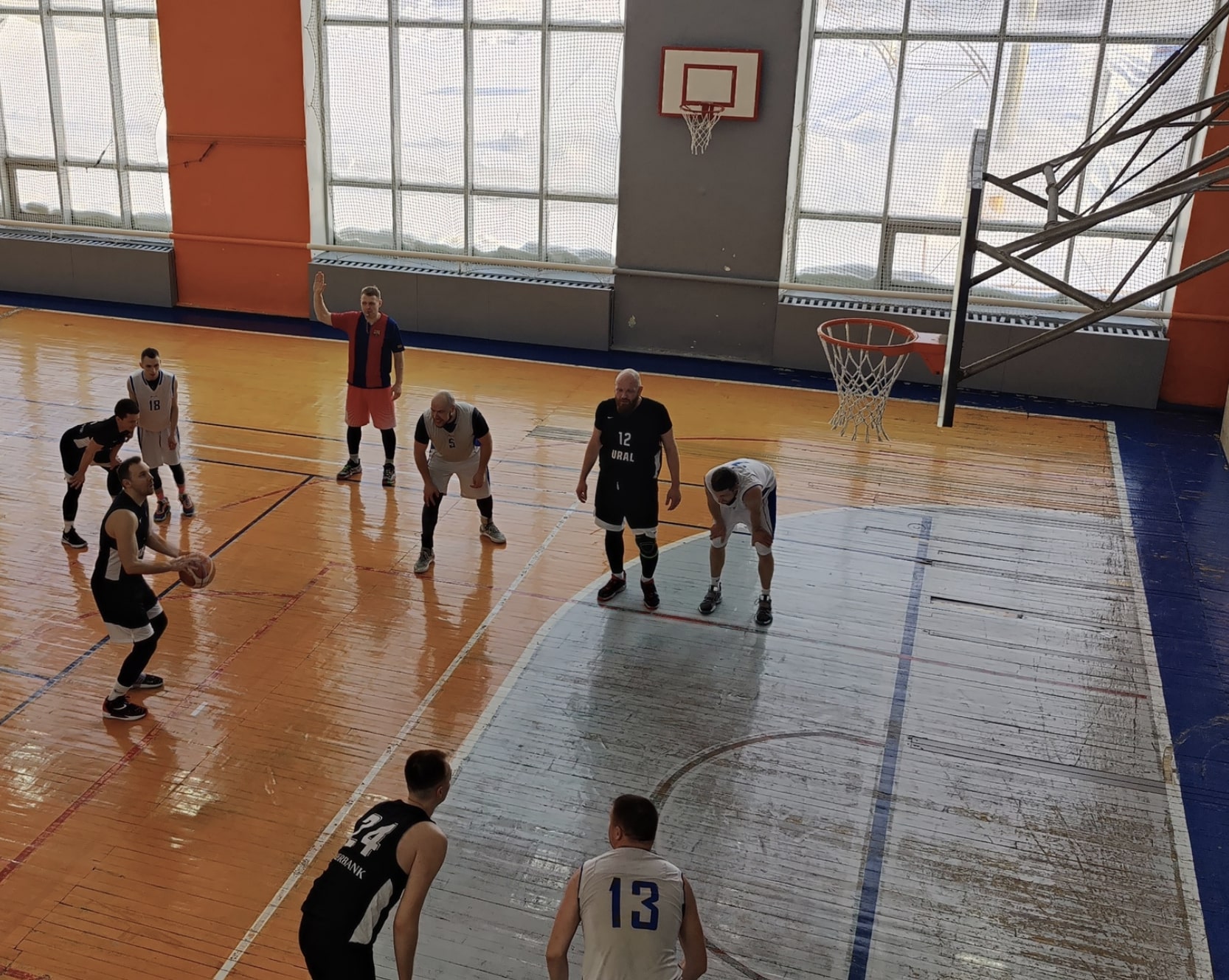 В чемпионате по баскетболу среди мужских команд прошли очередные игры