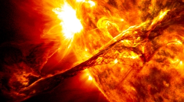 Две сильные вспышки на Солнце произошли вечером 12 февраля