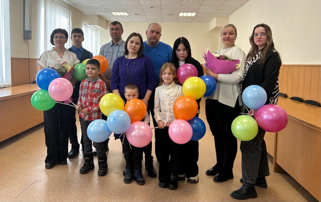 Три семьи получили жилищные сертификаты по государственным программам