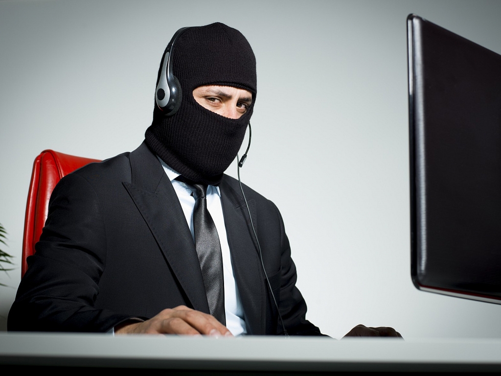 Первоуралочка перевела мошенникам 345 000 рублей