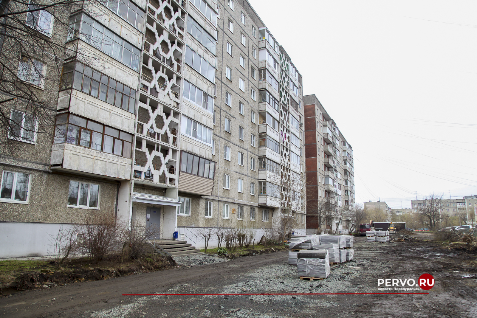 На улице Трубников приступили к благоустройству дворовой территорий