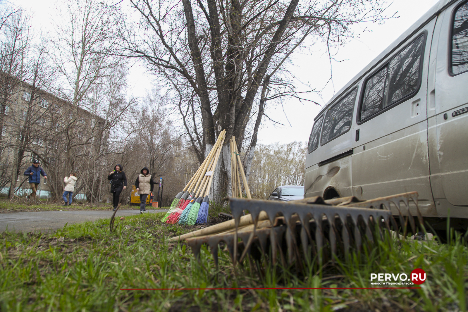 В городском округе состоялся общегородской субботник | 27.04.2024 |  Первоуральск - БезФормата