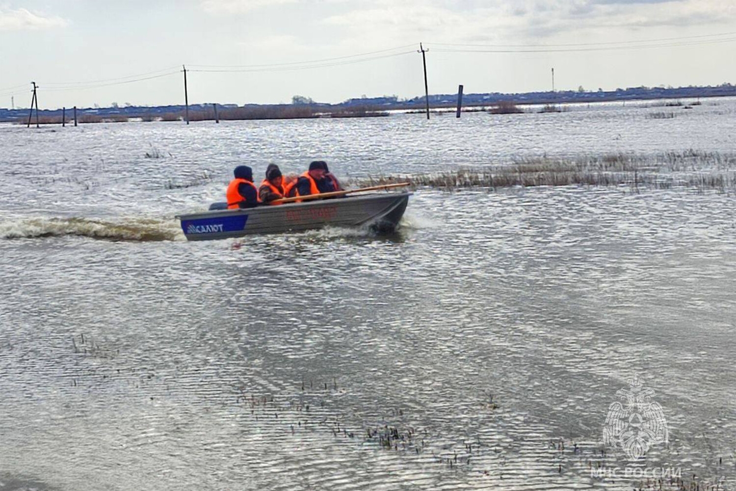 Уровень воды в Каминском Курганской области вырос на 140 см, в селе  проводится эвакуация