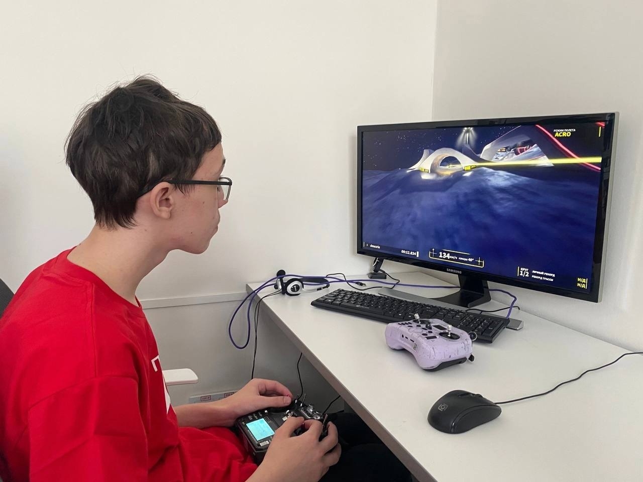 Школьники приняли участие в чемпионате пилотирования дронов